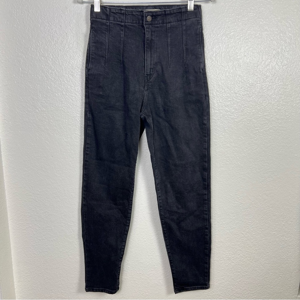 Levi’s Women’s High Waisted Taper Jeans Dark Wash Size 26 Grunge Pants Black